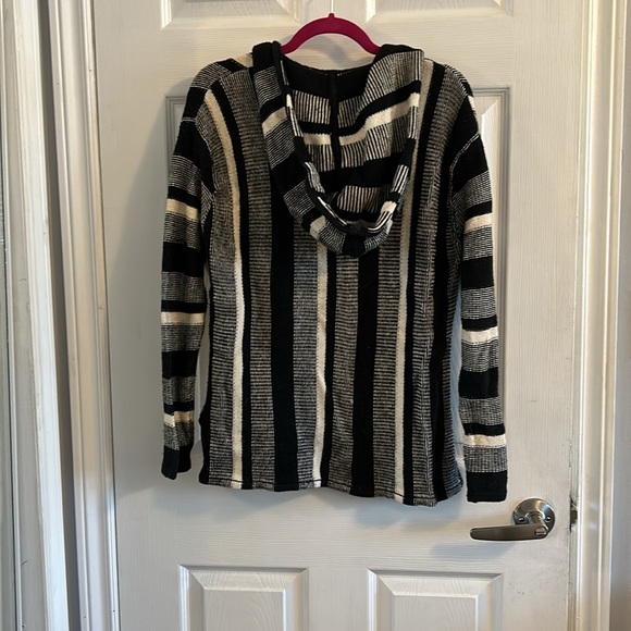 Black & White Poncho - Picture 2 of 2